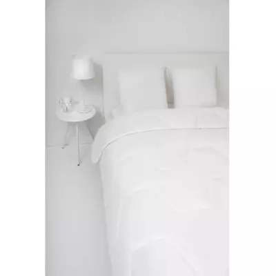 Couette légere NUAGE de DOUCEUR 240x260 cm blanc Couette légere NUAGE de DOUCEUR 240x260 cm blanc