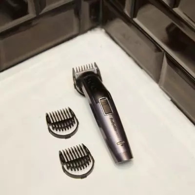 Tondeuse Babyliss MEN MT727E - 10 en 1 - Lames en carbone-titane - Autonomie 60 min Tondeuse Babyliss MEN MT727E - 10 en 1 - Lames en carbone-titane - Autonomie 60 min