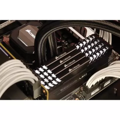 CORSAIR Vengeance LED DDR4 64GB (4x16GB) 3000C15 - Mémoire PC - Portable