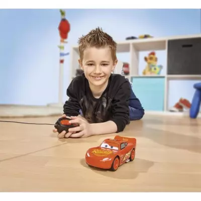 Voiture radiocommandée Majorette Flash McQueen - Prêt pour la course!