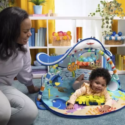 Tapis d'éveil bébé évolutif Disney Némo avec jouets sensoriels et musicaux