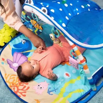 Tapis d'éveil bébé évolutif Disney Némo avec jouets sensoriels et musicaux