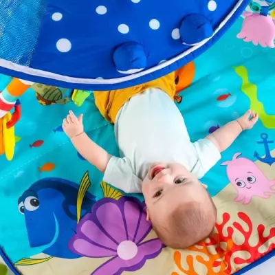 Tapis d'éveil bébé évolutif Disney Némo avec jouets sensoriels et musicaux