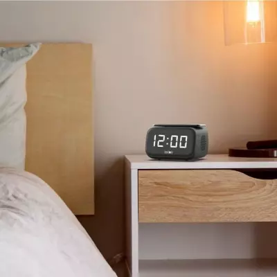 Réveil chargeur enceinte EV304618 - Noir avec charge sans fil et enceinte intégrée
