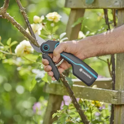Sécateur à batterie AssistCut Gardena - Coupe facile et précise