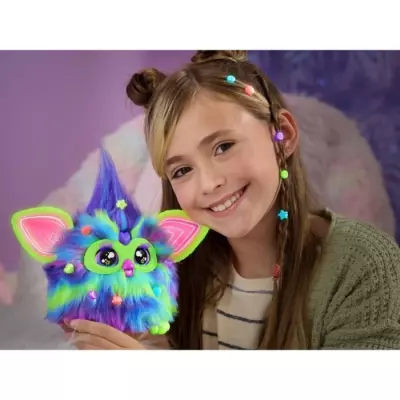 Furby Galaxie: peluche interactive qui brille dans le noir