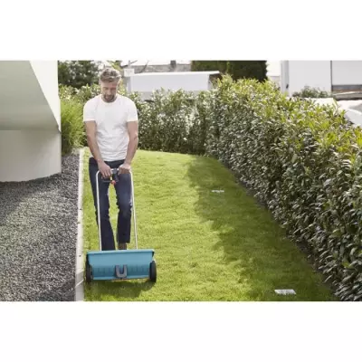 Épandeur à engrais sur roues GARDENA 12,5L - Surface 400m² max