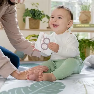 Tapis d'éveil Petit Eléphant: 12 cartes étapes et tableau personnalisable