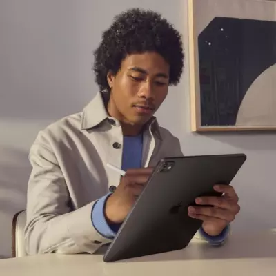 iPad Pro 2024 - 11'' WiFi + Cellulaire 256Go Noir sidéral