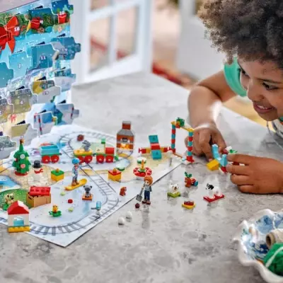 Calendrier de l'Avent LEGO Friends 2023 - 24 Cadeaux avec 8 Figurines d'Animaux