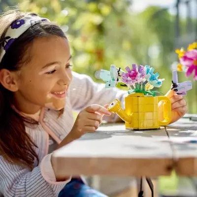 LEGO 31149 Les Fleurs dans l'Arrosoir: Jouet 3en1 avec Arrosoir et Bouquet