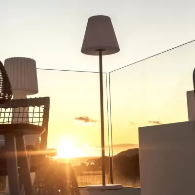 Lampe de table solaire et rechargeable LUMISKY STANDY MINI WOOD SOLAR H25 cm - LED blanc chaud et blanc dimmable