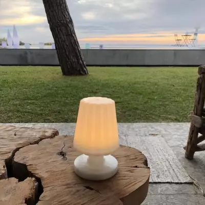 Lumisky Lady Mini : lampe à poser rechargeable LED blanc chaud - H22 cm