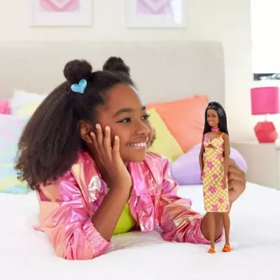 Poupée Barbie Fashionistas Printemps - Style Moderne - HYT91 Poupée Barbie Fashionistas Printemps - Style Moderne - HYT91