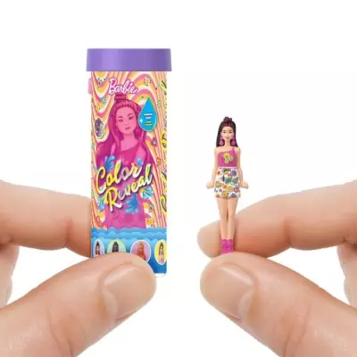 Découvre Mini-BarbieLand Color Reveal : une poupée de 3,8 cm !