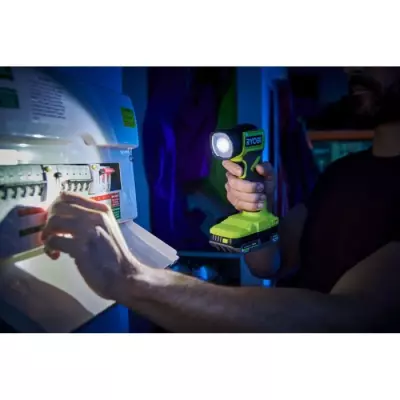 Lampe torche LED 18V ONE+ RYOBI - Lumens 280 - Tête orientable