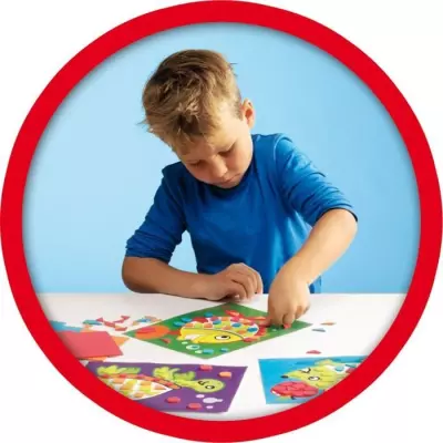 Amusez-vous avec la mosaïque autocollante colorée pour enfants