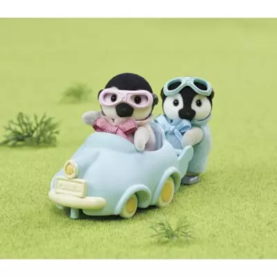 Figurine Miniature SYLVANIAN FAMILIES - Les jumeaux Pingouin avec Voiture et lunettes Figurine Miniature SYLVANIAN FAMILIES - Les jumeaux Pingouin avec Voiture et lunettes