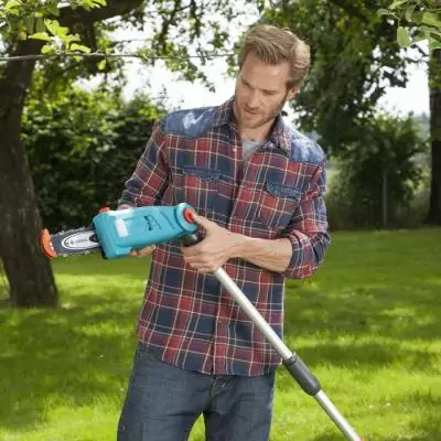 Elagueuse sur perche électrique GARDENA - TCS 720/20 - 720W - 20 cm - 4.4m