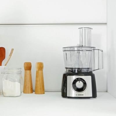 Robot multifonctions Bosch MCM3501M: polyvalence en noir et inox