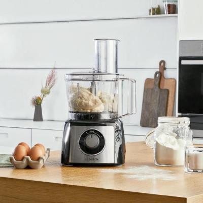 Robot multifonctions Bosch MCM3501M: polyvalence en noir et inox