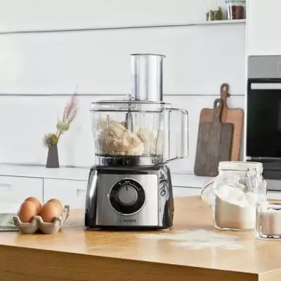 Robot multifonctions Bosch MCM3501M: polyvalence en noir et inox