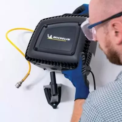 Compresseur d'air Mural MICHELIN MBLGO KG 1,5 CV 8 Bar - Avec Enrouleur