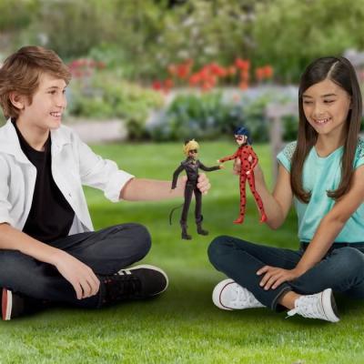 Pack de 2 Poupées mannequin 26 cm Miraculous Ladybug - Revivez les aventures!