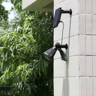 Projecteur solaire 2 en 1 LUMISKY - SPIKY AWAY W34 - H42 cm Projecteur solaire 2 en 1 LUMISKY - SPIKY AWAY W34 - H42 cm