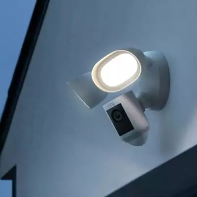 Caméra de Surveillance RING Spotlight Pro Câblée Blanc - Compacte et Performante