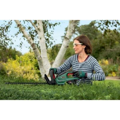 Taille-haie sans fil Bosch UniversalHedge Cut 18-55 - Compact et performant