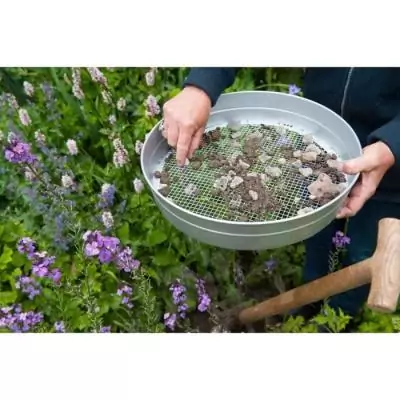 La tondeuse thermique autotractée PML53-225S de la marque SCHEPPACH est un outil puissant et efficace pour entretenir votre jard La tondeuse thermique autotractée PML53-225S de la marque SCHEPPACH est un outil puissant et efficace pour entretenir votre jard