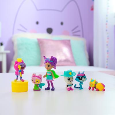 Gabby's Dollhouse Gabby et la Maison Magique - Gabby Dollhouse - Coffret Cadeau 5 Figurines - Petits Chatons - 5 Figurines Et 1
