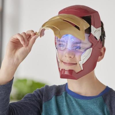 Masque électronique d'Iron Man avec visière mobile et effets lumineux !