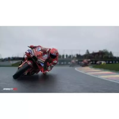 Découvrez MotoGP25 sur PS5 - Dimensions compactes
