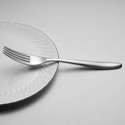 Ménagère élégante ARTHUR MARTIN : 24 pièces en acier inoxydable