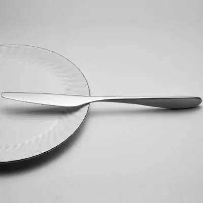 Ménagère élégante ARTHUR MARTIN : 24 pièces en acier inoxydable