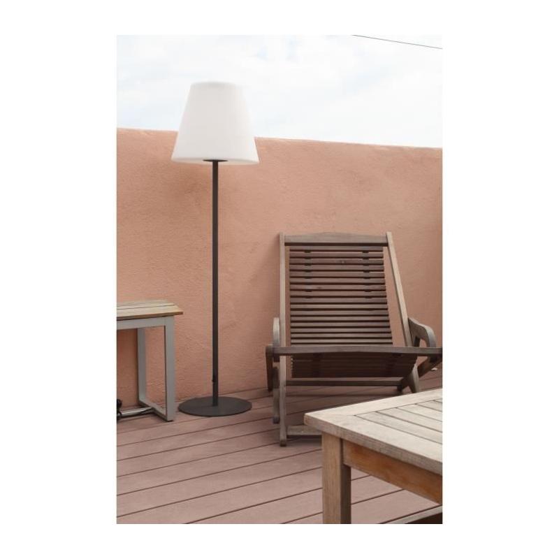 Lampadaire solaire Arte Alta blanc pour illuminer votre jardin