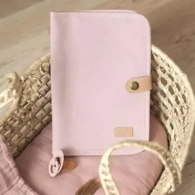 Protège carnet de santé BEABA en toile rose poudré Protège carnet de santé BEABA en toile rose poudré