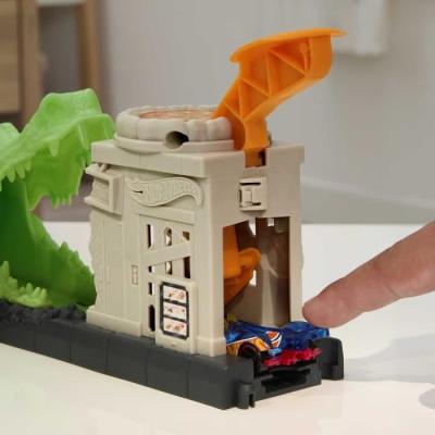 Course effrénée avec le circuit Voiture Hot Wheels - Attaque de l'Alligator!