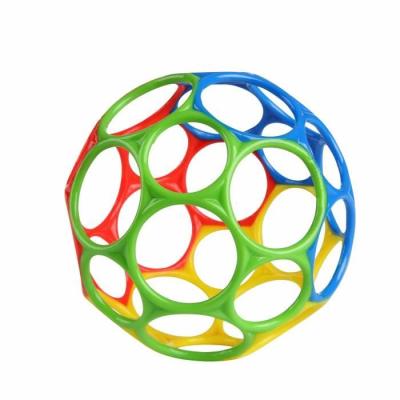 Hochet Oball Classic: Jouet sensoriel flexible, multicolore