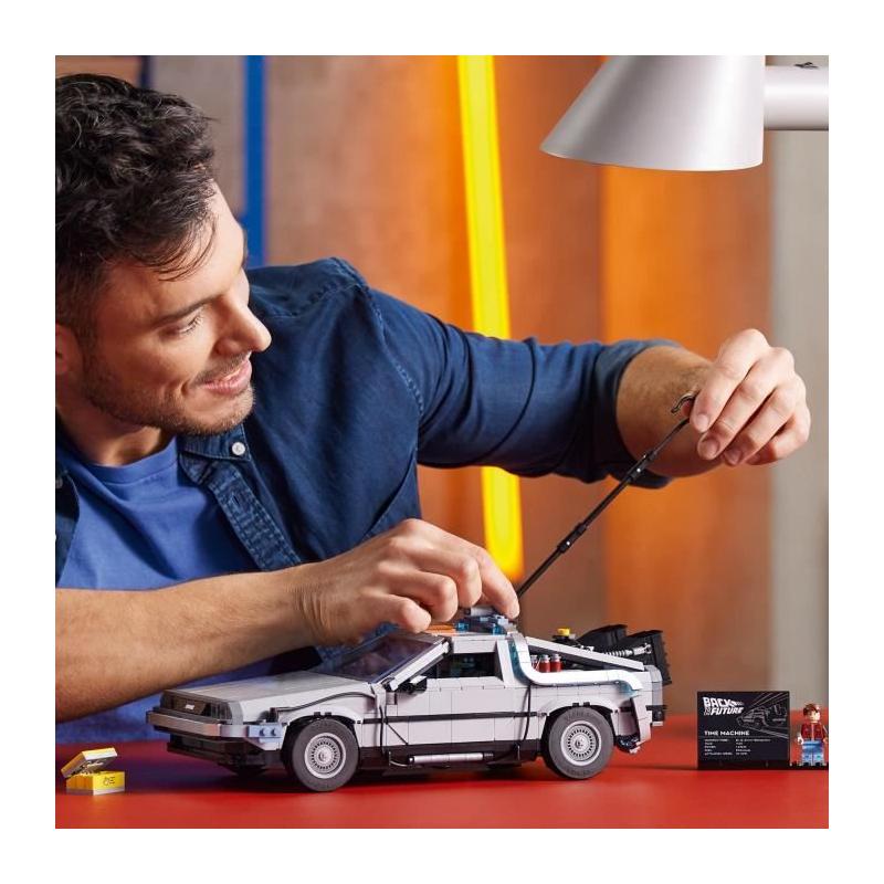 LEGO 10300 : La machine à remonter le temps de Retour vers le futur