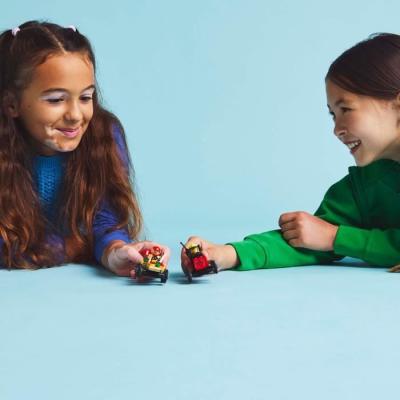 Pack de bolides de course LEGO City : duel camion pizza vs camion pompiers
