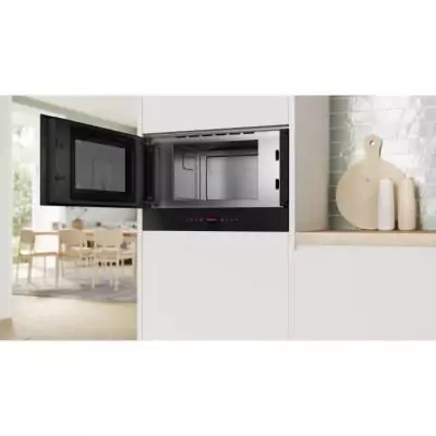 Bosch Serie 8 BFL7221B1 micro-onde Noir Micro-onde simple Intégré 21 L 900 W Bosch Serie 8 BFL7221B1 micro-onde Noir Micro-onde simple Intégré 21 L 900 W