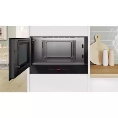 Bosch Serie 8 BFL7221B1 micro-onde Noir Micro-onde simple Intégré 21 L 900 W Bosch Serie 8 BFL7221B1 micro-onde Noir Micro-onde simple Intégré 21 L 900 W