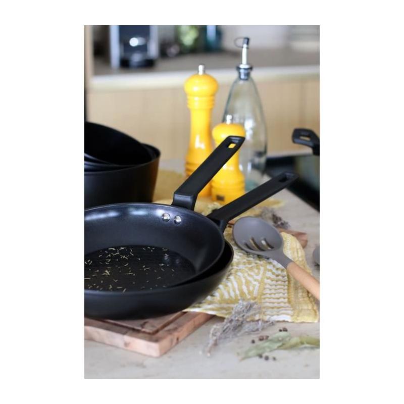 Poêle MENASTYL en aluminium forgé 20 cm noir - Induction