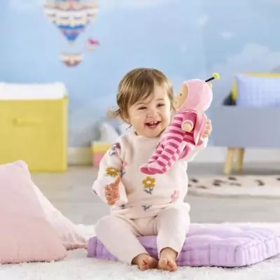 Poupon COROLLE Pti' Coeur Abeille 30 cm - Vanille - 9 mois Poupon COROLLE Pti' Coeur Abeille 30 cm - Vanille - 9 mois