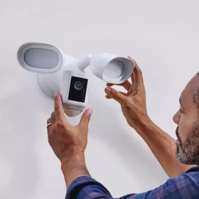 Caméra de Surveillance Connectée RING Spotlight Pro Blanc UE Caméra de Surveillance Connectée RING Spotlight Pro Blanc UE