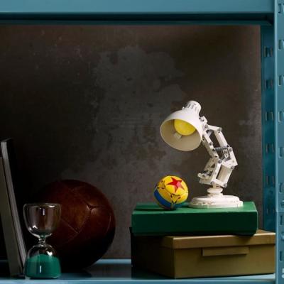 LEGO Ideas 21357 Disney Pixar Luxo Jr. - Set de Construction Collector pour Adulte