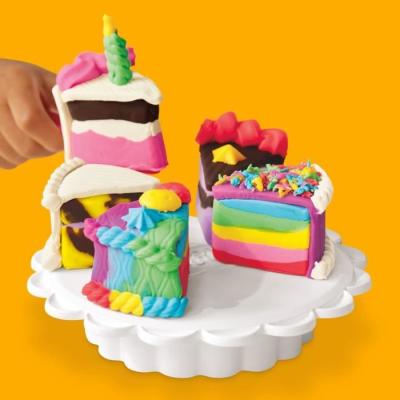 Amusez-vous à créer avec le coffret Play-Doh Ma jolie part de gâteau!